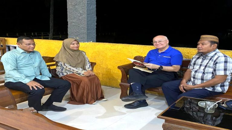 Di Tanah Kelahiran Ayahandanya, Mario Menyalakan Kembali Jejak Sastra
