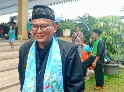 Ketua Panitia Lebaran Depok 2026, H. Hamzah saat diwawancarai disela sela kegiatan rangkaian Lebaran Depok 2026, di Alun-alun GDC, Depok pada Sabtu (9/5/26).