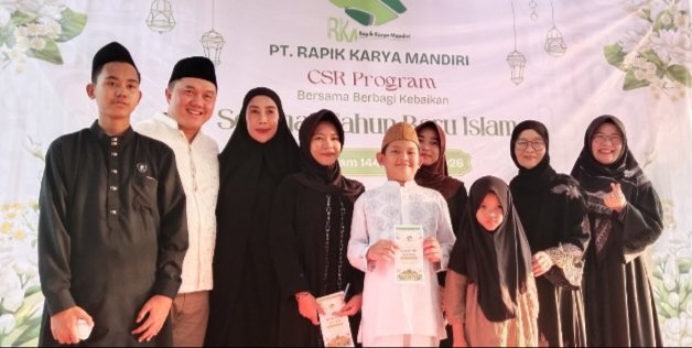 Owner PT Rapik Karya Mandiri, Irvan Januar, melalui CSR Program Bersama Berbagi Kebaikan yang digelar di Sukatani, Kecamatan Tapos, Kota Depok, Jumat (26/6/2026).