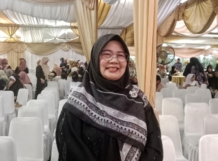 Anggota DPRD Kota Depok dari Partai Keadilan Sejahtera (PKS), Dr. Hj. Nuryuliani, S.Kom., M.M., saat diwawancarai usai kegiatan santunan yang digelar PT Rapik Karya Mandiri di Sukatani, Kecamatan Tapos, Kota Depok, Jumat (26/6/2026).