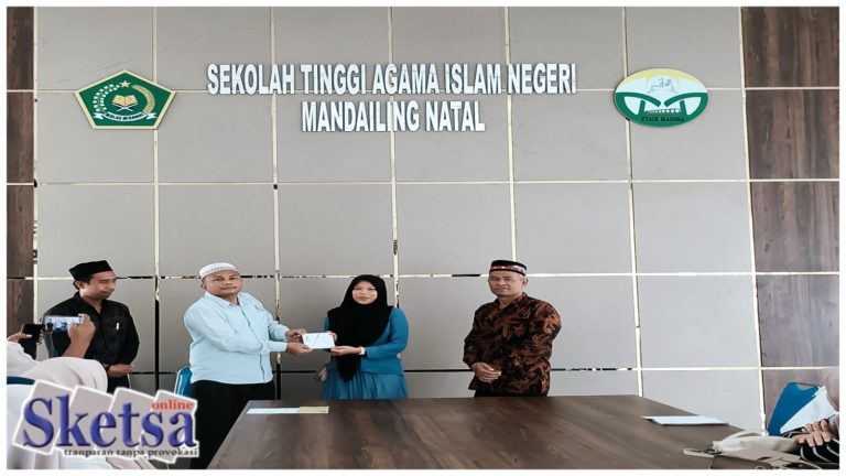 Belasan Mahasiswa STAIN Terima Bantuan Madina Cerdas Dari BAZNAS Madina