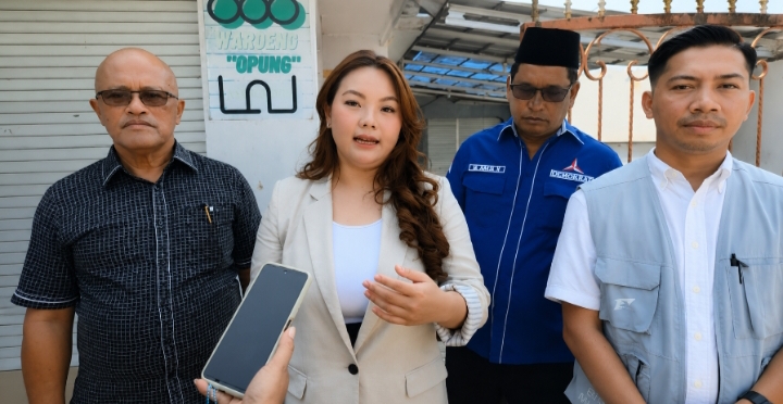 Anggota DPR RI Komisi XI dari Partai Demokrat, Hilary Brigitta Lasut, bersama Anggota DPRD Kota Depok Fraksi Demokrat, Edi Sitorus, dan H. Iman saat meninjau langsung aduan warga terkait dugaan larangan pelaksanaan ibadah penghiburan di Cipayung, Kota Depok, Rabu (1/7/2026).