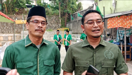 Ketua DPRD Kota Depok, Ade Supriatna, serta Anggota DPRD Kota Depok Fraksi PKB, H. Ade Ibrahim, saat diwawancarai pada Kamis (2/7/26).