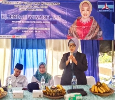 Sekretaris Komisi B DPRD Kota Depok sekaligus Ketua Fraksi Demokrat, Hj. Endah Winarti, S.H., saat menggelar Sosialisasi Tugas dan Wewenang Komisi B DPRD Depok di RT. 008 RW. 022, Bakti kaya, Sukmajaya, Depok pada Rabu (1/7/26).