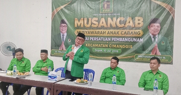 Ketua DPC PPP Kota Depok, Mazhab HM, saat sambutan dalam Musyawarah Anak Cabang (Musancab) PPP Kecamatan Cimanggis yang digelar di Taman Situ Rawa Kalong, Kecamatan Cimanggis, Kota Depok, Jumat (10/7/2026).