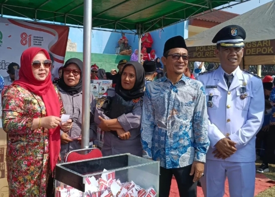 Ketua Badan Kehormatan (BK) DPRD Kota Depok, Hj. Qonita Lutfiyah, S.E., M.M., dalam Semarak HUT ke-81 Kemerdekaan Republik Indonesia di Kelurahan Duren Seribu, Kecamatan Bojongsari, Kota Depok, Senin (17/8/26).