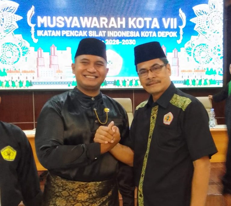 Ketua IPSI Kota Depok, Tri Sakti Anggoro bersama Ketua Umum IPSI Kecamatan Cimanggis sekaligus anggota Komisi D DPRD Kota Depok, H. Ade Ibrahim usai acara Musorkot VII, di Aula Teratai Lantai I, Gedung Balai Kota Depok, Minggu (20/9/2026).