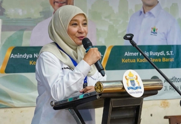 Ketua KADIN Kota Depok, Dr. Karlina, MARS., saat sambutan dalam acara Sosialisasi & Konsolidasi Calon Pengurus KADIN Kota Depok 2026-2031, di Auditorium RS. Permata Ibu Lt. 4, pada Kamis (1/10/26).